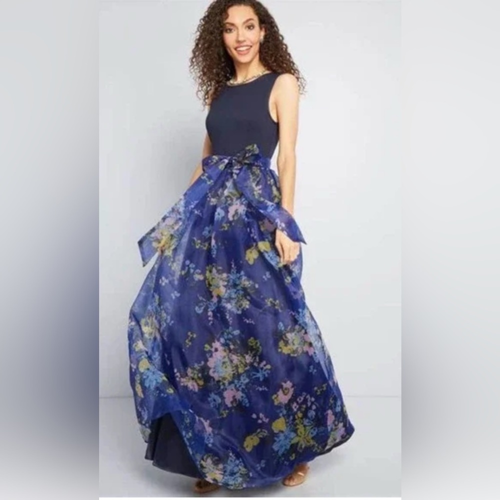 NWT Modcloth Navy and Floral Maxi Dress. Size M